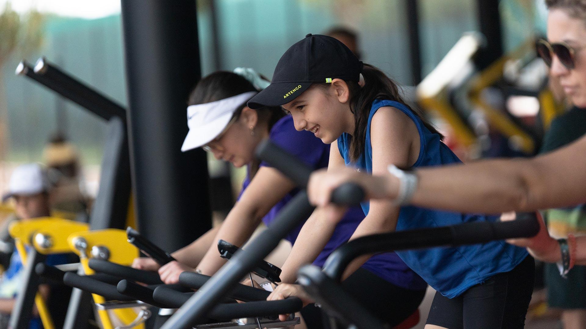 Açık Hava Fitness Alanı, Koşu Parkuru ve Tenis Duvarı
